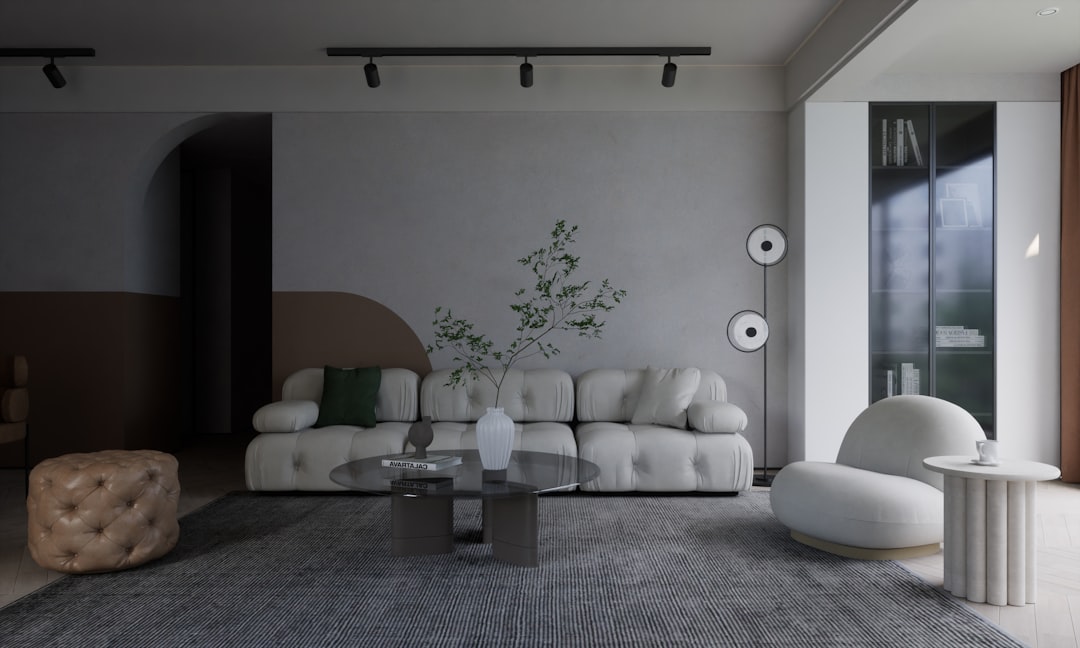 Moderne badkamer met ruimtebesparende inloopdouche.
